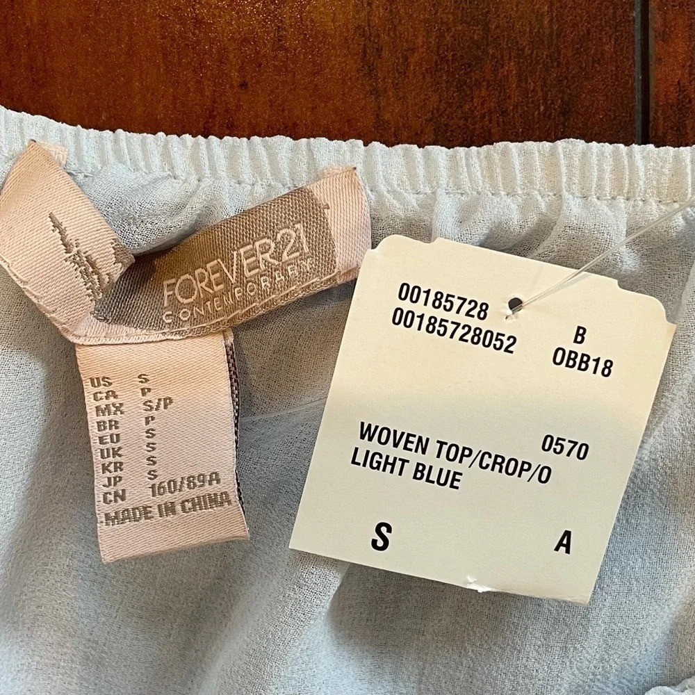 Forever21 Strapless Woven Light Blue Crop Top with Sleeves Size Small New - Picture 7 of 8